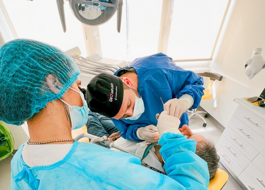 Implantologie dentaire à Porto